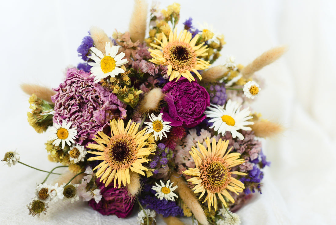 How to Make Your Own Dried Flower Wedding Bouquet in Canada (and Where to Find the Best Blooms)
