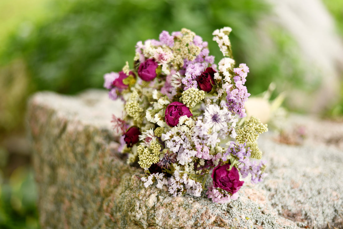 Artificial vs Fresh vs Dried: Choosing the Right Wedding Bouquet