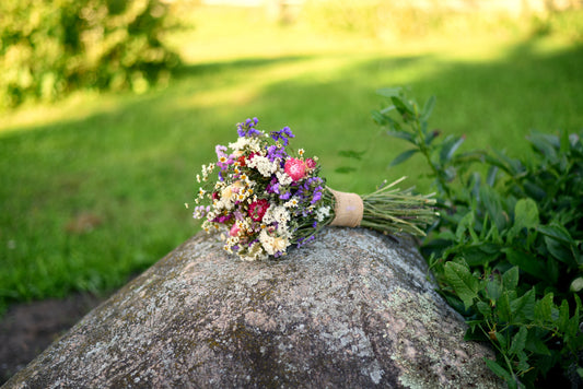 Most Affordable Wedding Flowers in Toronto (With Price Comparison)